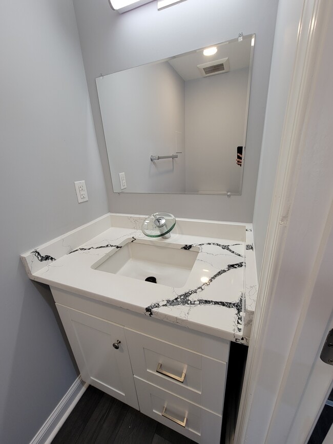 1409 E Preston St in Baltimore, MD - Building Photo - Building Photo