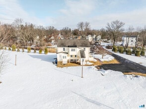 8 Piney Ridge Rd in Cromwell, CT - Building Photo - Building Photo