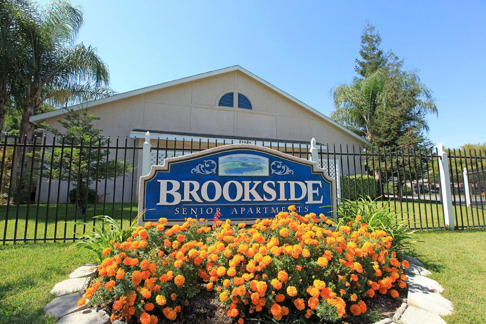 Brookside Senior Apartments in Bakersfield, CA - Building Photo