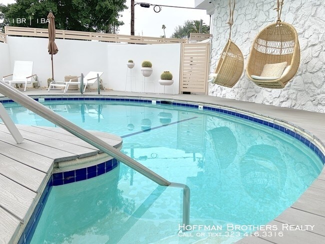 6873 Franklin Ave-Unit -205 in Los Angeles, CA - Building Photo - Building Photo