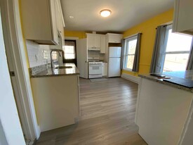 483 Charles St, Unit #2 Apartamentos