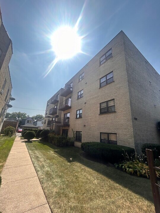 2615 W Foster Ave in Chicago, IL - Foto de edificio