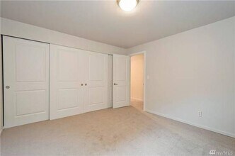 3420 15th Ave W Unit 204, Unit Urban Terrace in Seattle, WA - Building Photo - Building Photo