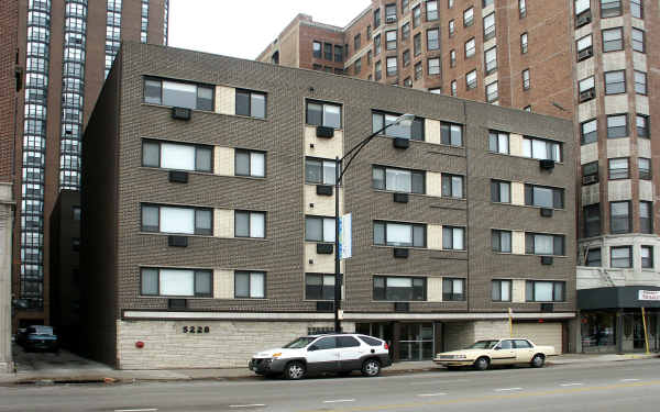5228 N Sheridan Rd in Chicago, IL - Foto de edificio