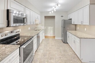 2 Seawood Ct in St. Louis, MO - Building Photo - Building Photo