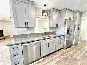 282 Redondo Ave in Long Beach, CA - Building Photo - Building Photo