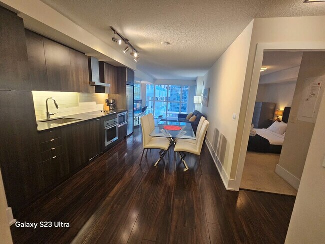 1 Blue Jays Way in Toronto, ON - Building Photo - Building Photo