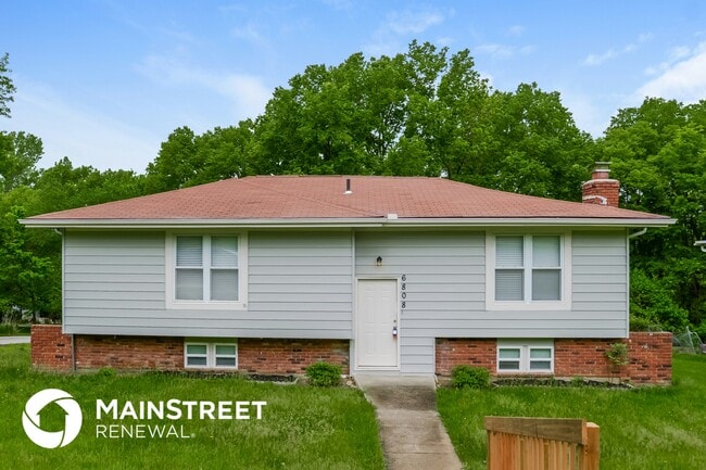 property at 6808 NW Victor Dr