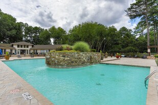 East Perimeter Pointe Apartments