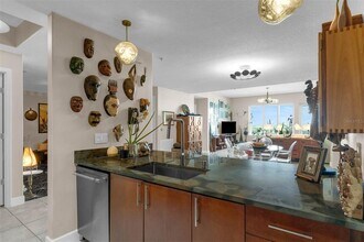100 S Eola Dr in Orlando, FL - Foto de edificio - Building Photo