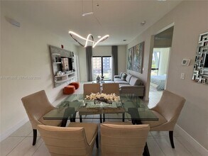 8001 NW 41st St in Doral, FL - Building Photo - Building Photo