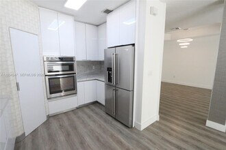 7392 NW 112th Ct in Doral, FL - Building Photo - Building Photo