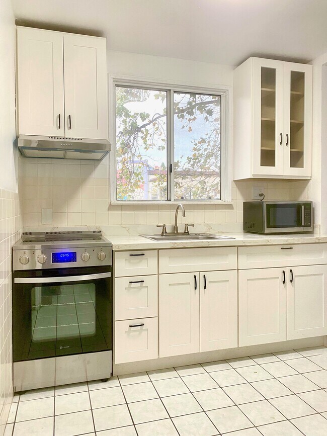 1534 University Ave, Unit 1534 in Berkeley, CA - Foto de edificio - Building Photo