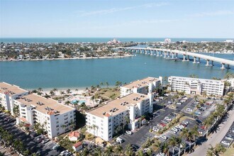 5901 Bahia Del Mar Cir N, Unit 124 in St. Petersburg, FL - Building Photo - Building Photo