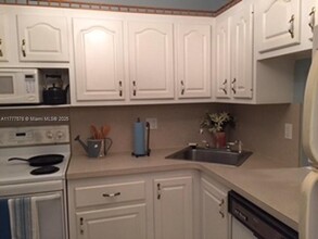 6021 NW 61st Ave in Tamarac, FL - Building Photo - Building Photo