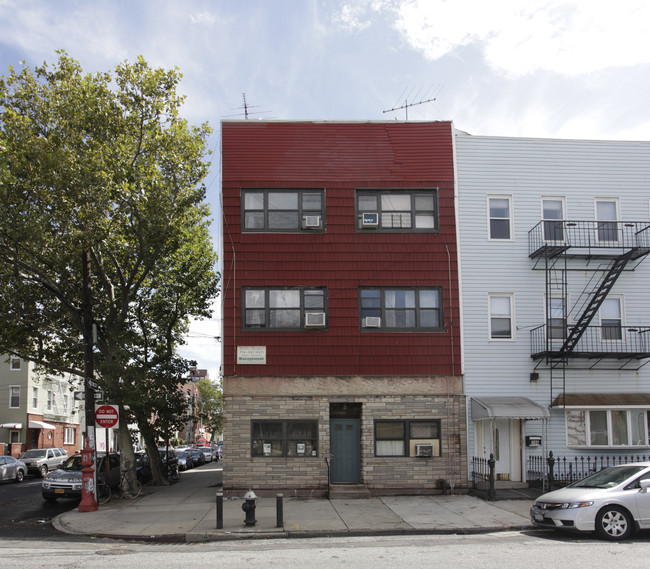 398 Manhattan Ave in Brooklyn, NY - Building Photo - Building Photo