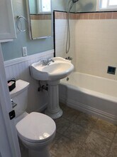 502 N Rosemary Ln, Unit 502 in Burbank, CA - Foto de edificio - Building Photo