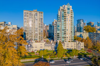 Tudor Manor in Vancouver, BC - Building Photo - Building Photo