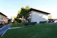 Building Photo - Haddon Hacienda Apartments in Los Angeles, California