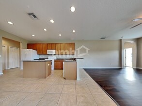 1304 Emerald Hill Way in Valrico, FL - Building Photo - Building Photo