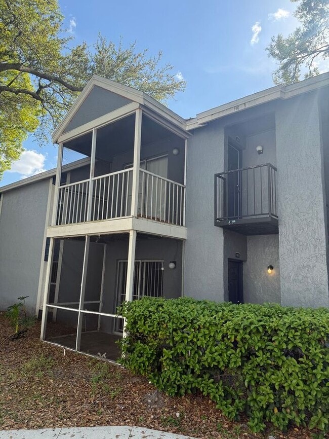 3827 Bay Club Cir in Kissimmee, FL - Foto de edificio - Building Photo