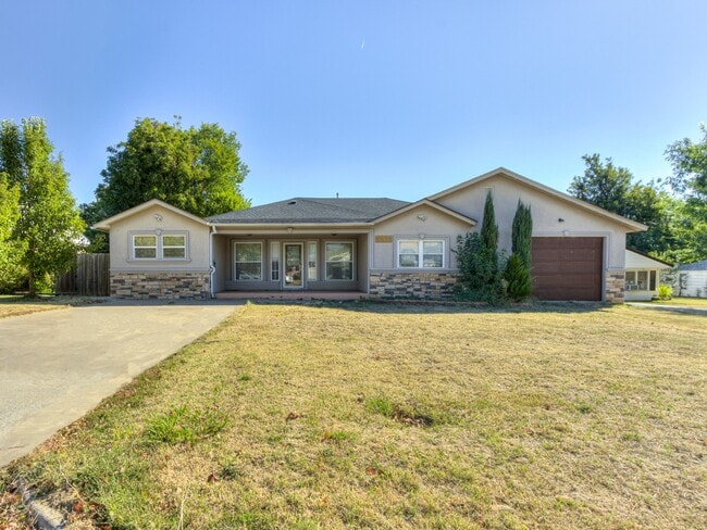 1131 S Miles Ave in El Reno, OK - Building Photo - Building Photo