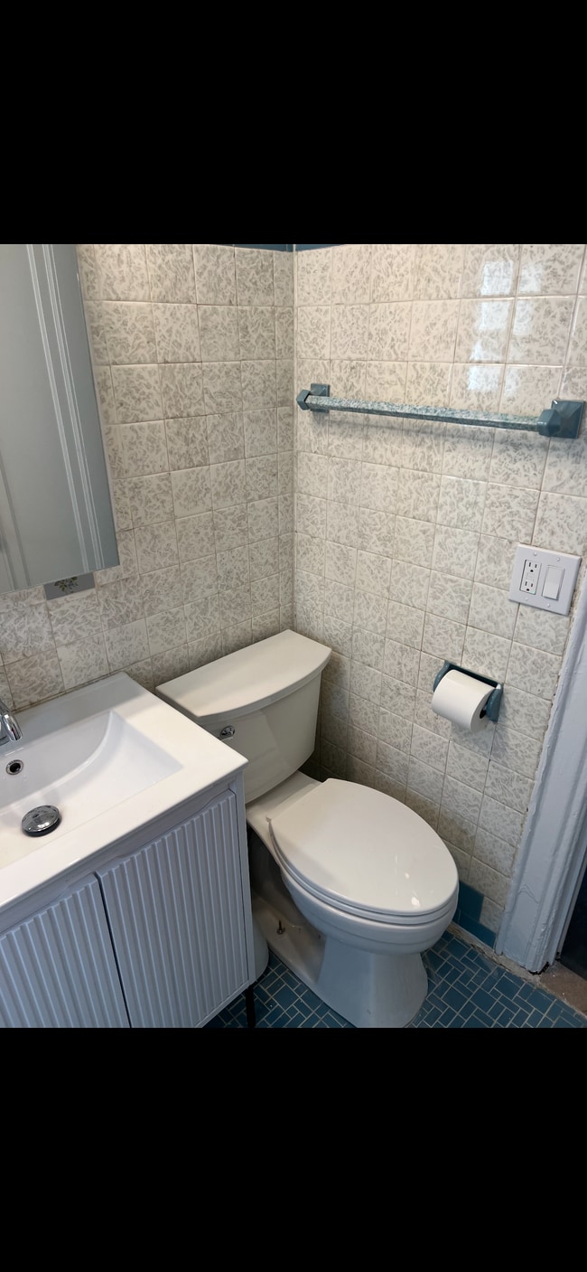 2123 E 15th St, Unit 2 in Brooklyn, NY - Building Photo - Building Photo