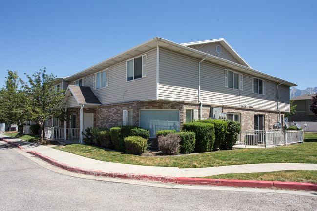 Vantana Courtyard in Midvale, UT - Foto de edificio - Building Photo