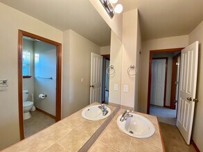 Lynnwood Home in Lynnwood, WA - Building Photo - Building Photo