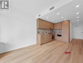 626-2626 Claremont St in Coquitlam, BC - Building Photo - Building Photo
