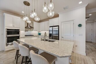 5413 Wishing Arch Dr in Apollo Beach, FL - Foto de edificio - Building Photo