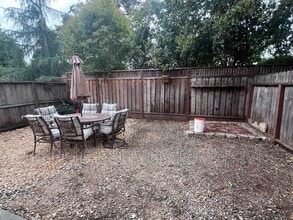534 Steele Ln in Santa Rosa, CA - Building Photo - Building Photo