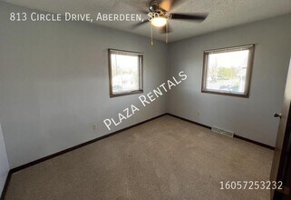 833 S Merton St in Aberdeen, SD - Building Photo - Building Photo