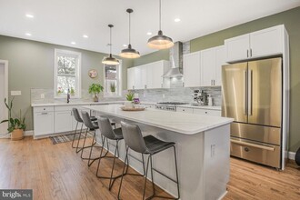 110 Seaton Pl NW, Unit 379 in Washington, DC - Building Photo - Building Photo