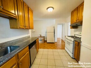 20 Shanley St, Unit 1 in Boston, MA - Foto de edificio - Building Photo