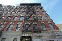 312 E 106th St in New York, NY - Foto de edificio - Building Photo