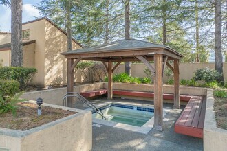 Canyon Oaks in Hayward, CA - Foto de edificio - Building Photo