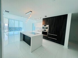 851 NE 1st Ave, Unit 2808 in Miami, FL - Building Photo