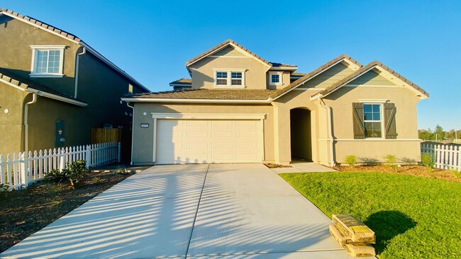 6651 E Berkeley Ave in Fresno, CA - Building Photo - Building Photo