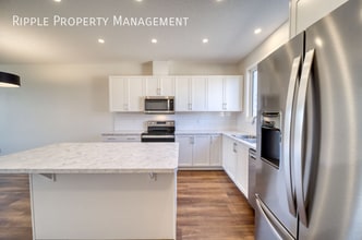 80 Magnolia Way SE in Calgary, AB - Building Photo - Building Photo
