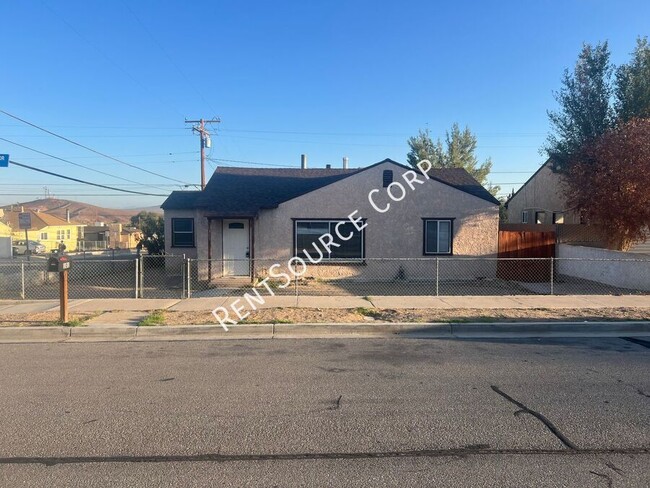 101 E Desert View Dr