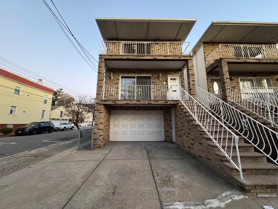 4414 Liberty Ave in North Bergen, NJ - Building Photo