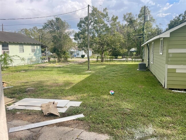 property at 504 N 8th St