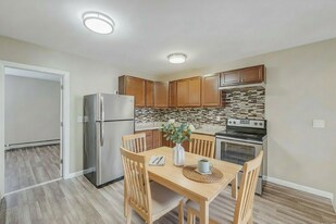 79 Brook St in Bay Shore, NY - Building Photo