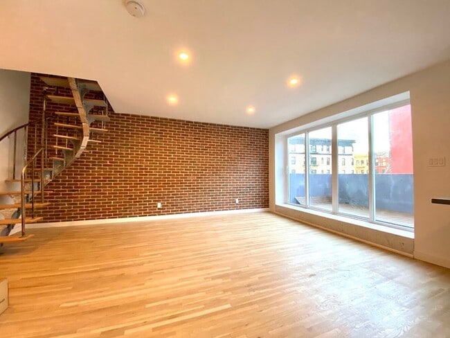 property at 165 Elizabeth St