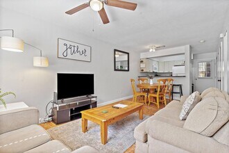 2228 SW 39th Dr in Gainesville, FL - Building Photo - Building Photo