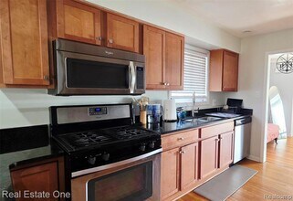 4217 Crooks Rd in Royal Oak, MI - Building Photo - Building Photo