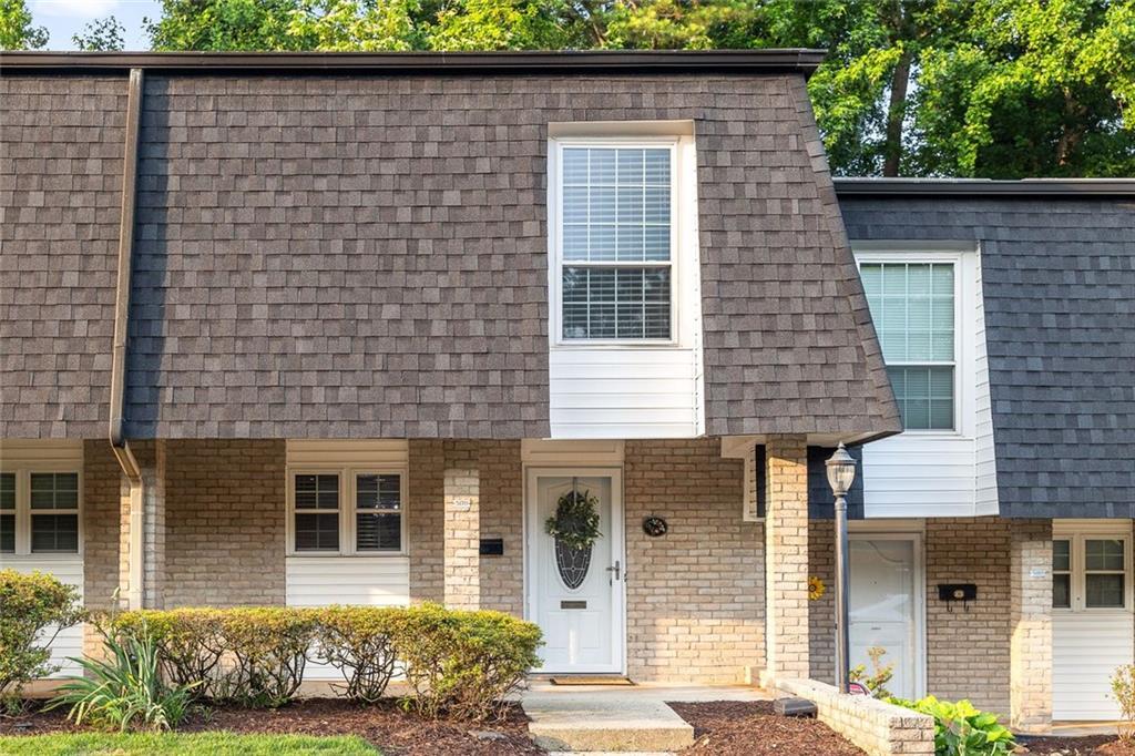 5170 Chemin De Vie NE in Sandy Springs, GA - Building Photo