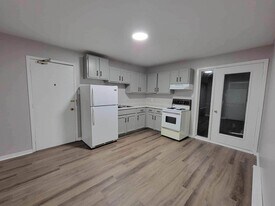 450 Raymond Ave in Bathurst, NB - Building Photo