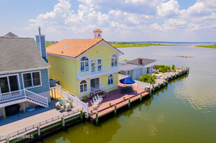 446 Eisenhower Ave in Seaside Heights, NJ - Foto de edificio - Building Photo